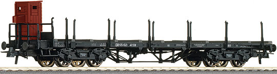 Stake car with brakeman's cabin<br /><a href='images/pictures/Roco/66637.jpg' target='_blank'>Full size image</a>